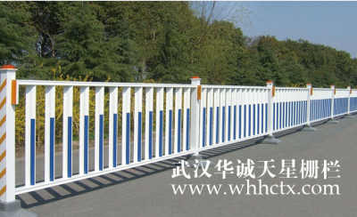 新品防眩板車道隔離護(hù)欄 提升道路安全與效率的圍欄設(shè)施